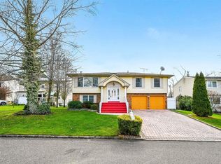 11 Lawrence Ct, Syosset, NY 11791