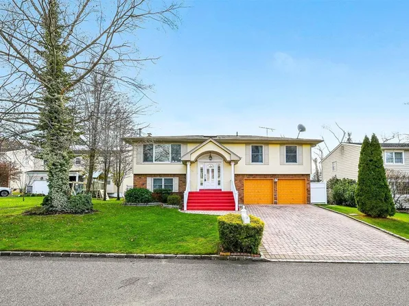 11 Lawrence Court, Syosset, NY 11791