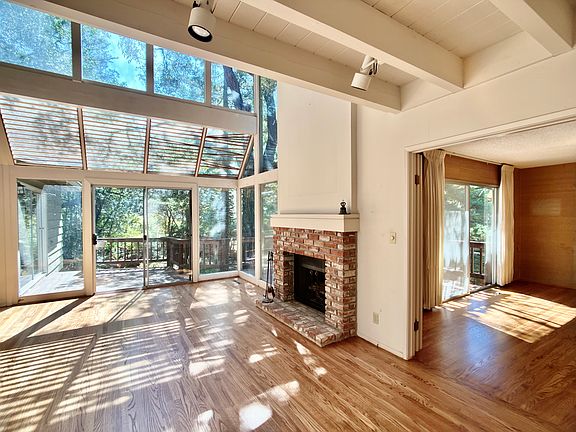 3rd image of 444 Yerba Buena Ave