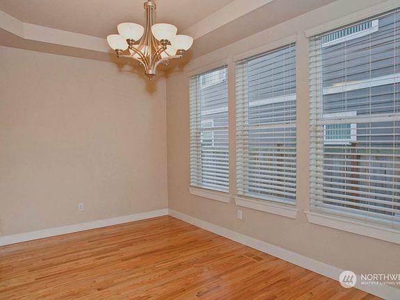 3rd image of 4227 Cashmere Drive NE