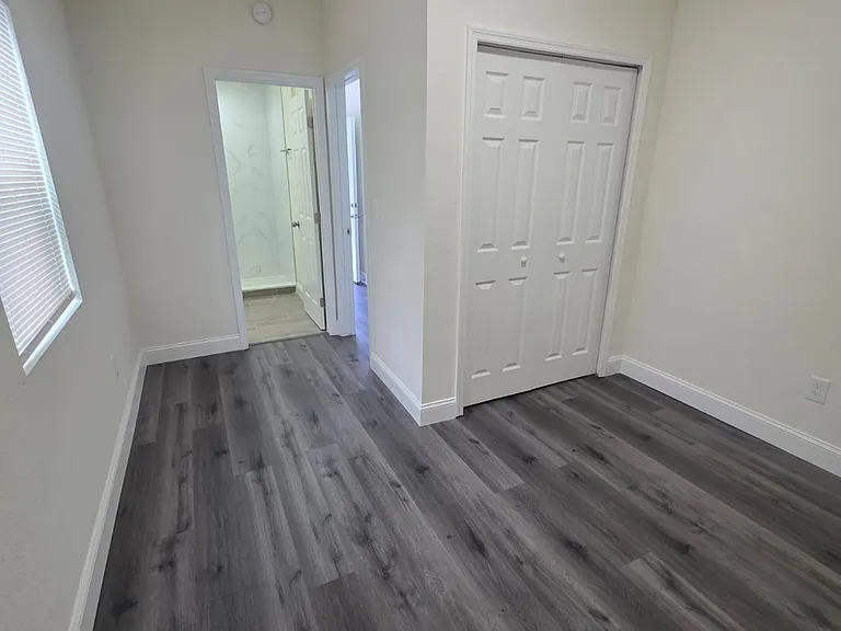 521 N Carpenter Ave #B — Photo 10