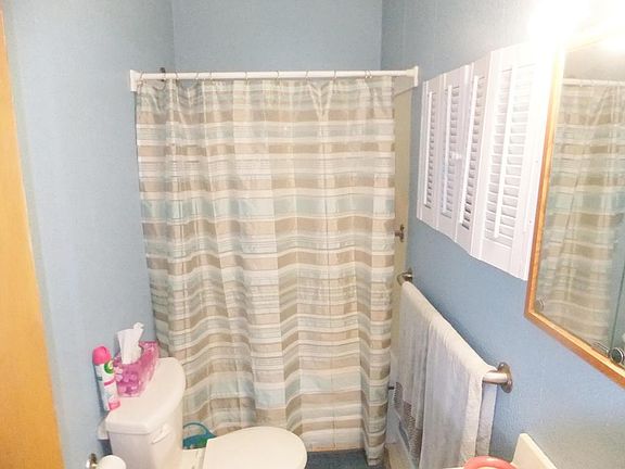2nd image of 841 W Hosmer St