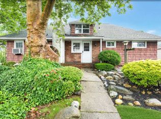 157 N Maple St, Massapequa, NY 11758