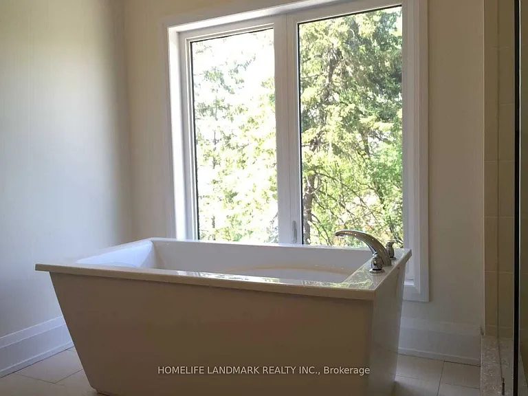 21 Kenneth Wood Cres — Photo 4