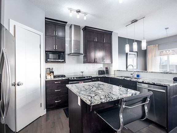 5th image of 8393 Ellis Cres NW