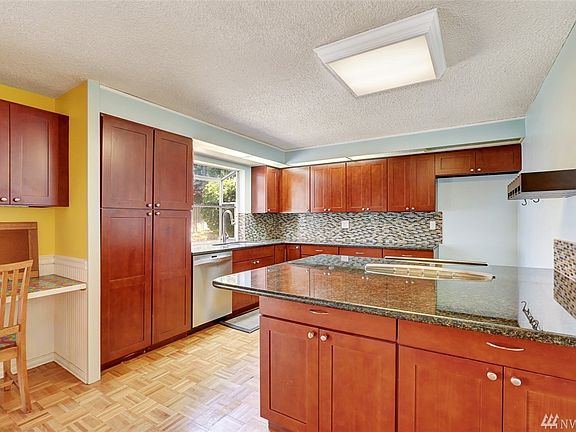 4th image of 7618 Emerald Dr SW