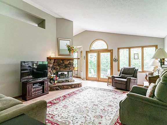 5th image of 23741 River Dr