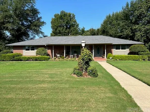 2020 S Prairie St, Stuttgart, AR 72160