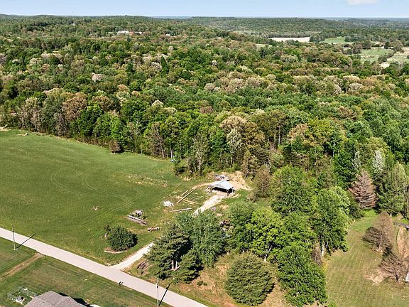 3rd image of 592 Dillman Rd