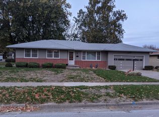 3905 Crestwood Rd, Des Moines, IA 50310