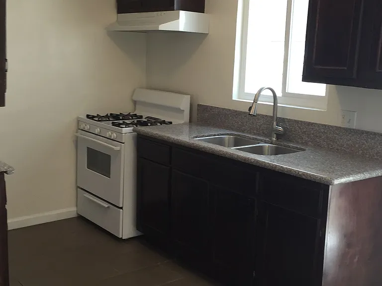 4353 Toland Way — Photo 34