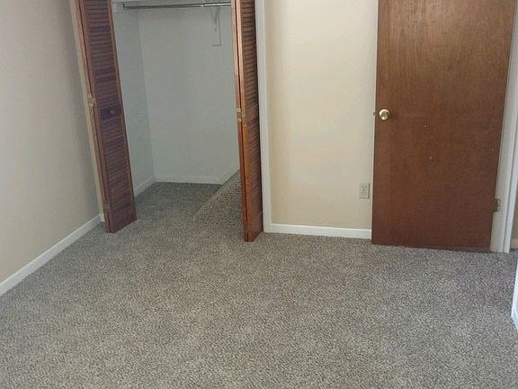 5th image of 4935 S Lakewood Dr