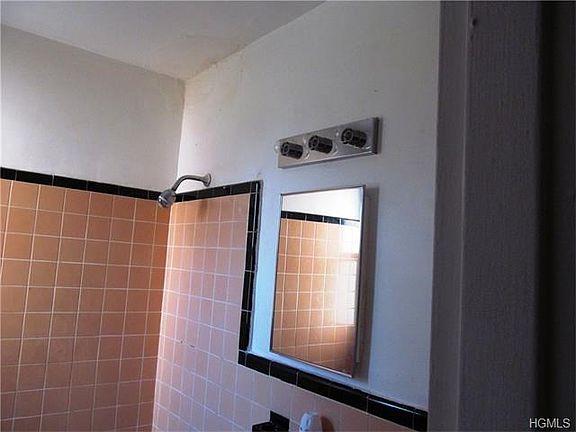 2nd image of 22 Winchester Ave APT 1A
