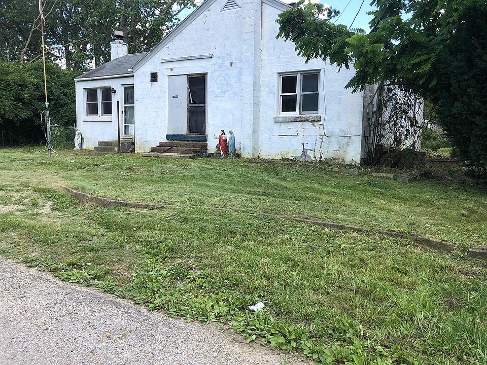 2nd image of 7800 Mound St