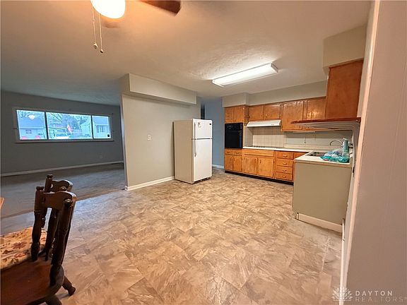 3rd image of 4443 Varney Ave