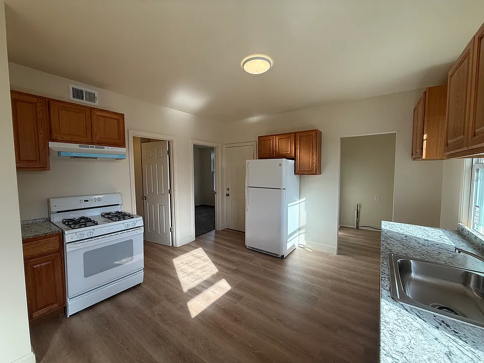 1000 W Main St #2-3