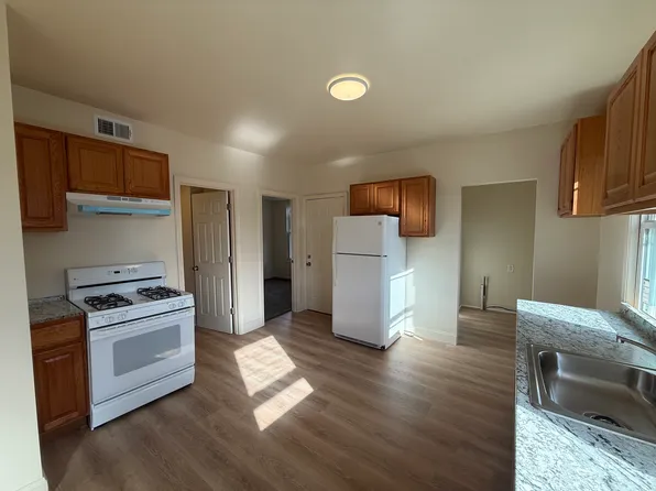 1000 W Main St #2-3, Waterbury, CT 06708