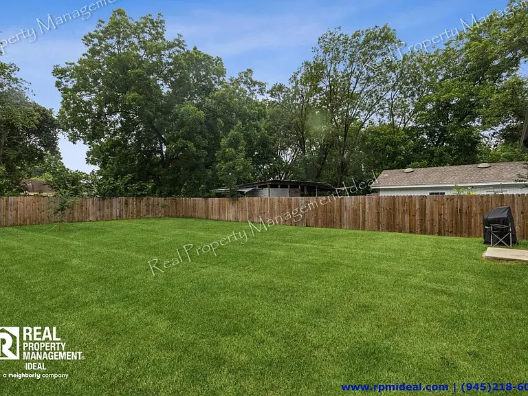 8728 Dunlap St — Photo 17