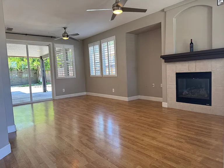 576 Sutherland Ranch Ln — Photo 2