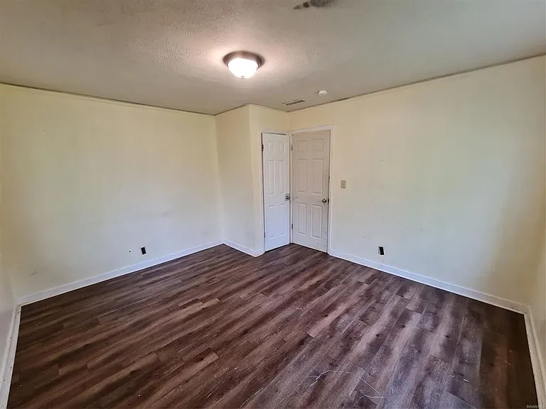 1220 Lynwood Dr — Photo 32