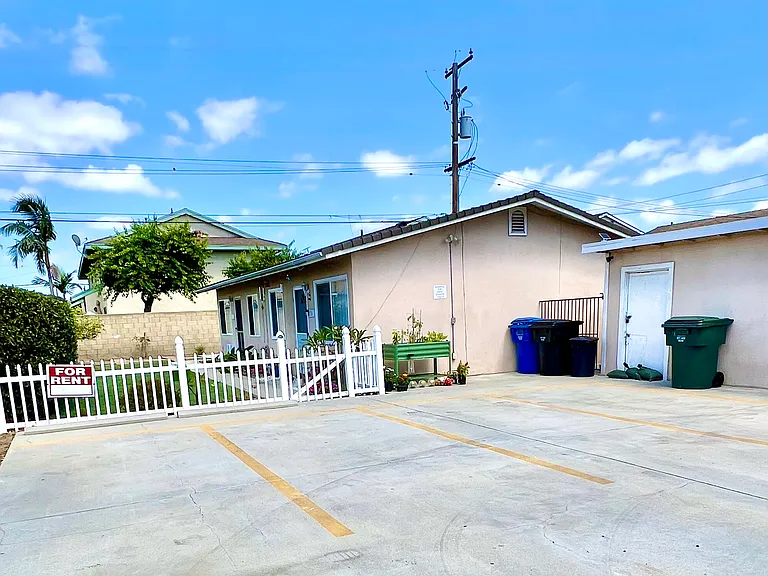 8786 La Salle St — Photo 14
