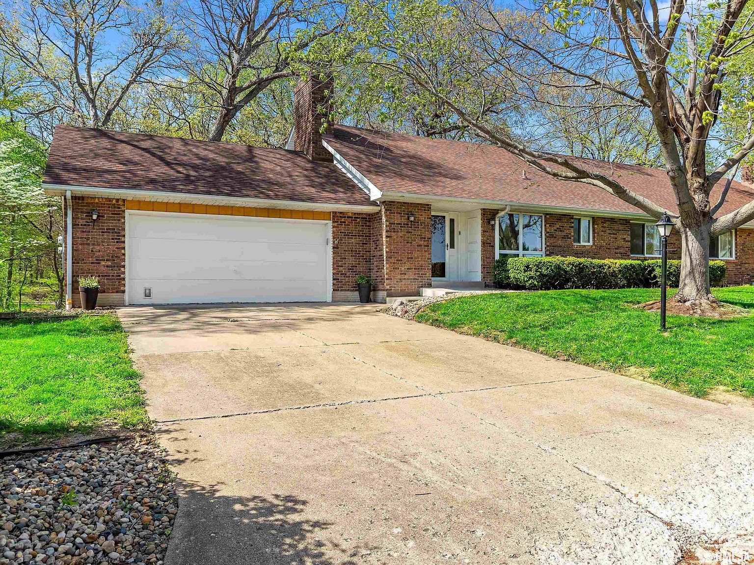 1B Country Club Ct