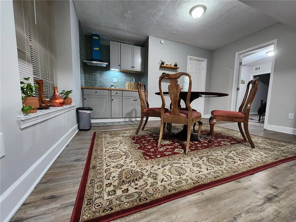 1 bed, 1.0 bath, 900 sqft, $1,600 — Photo 3