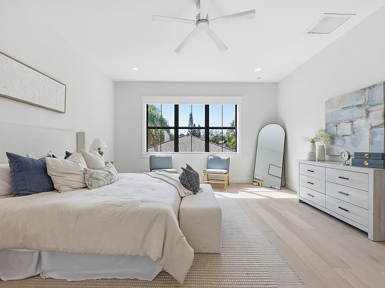 920 W Alfred St — Photo 18