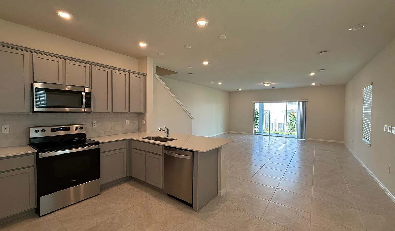3 bed, 2.5 bath, 1796 sqft, $2,200 — Photo 4