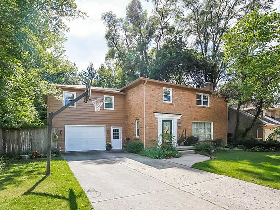 2nd image of 2446 Elmwood Dr SE