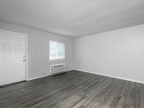5th image of 113 Goodson Ave #3