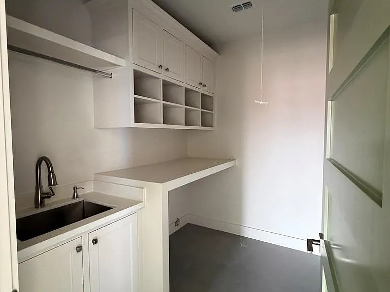 2200 Laredo Rd #10 — Photo 6