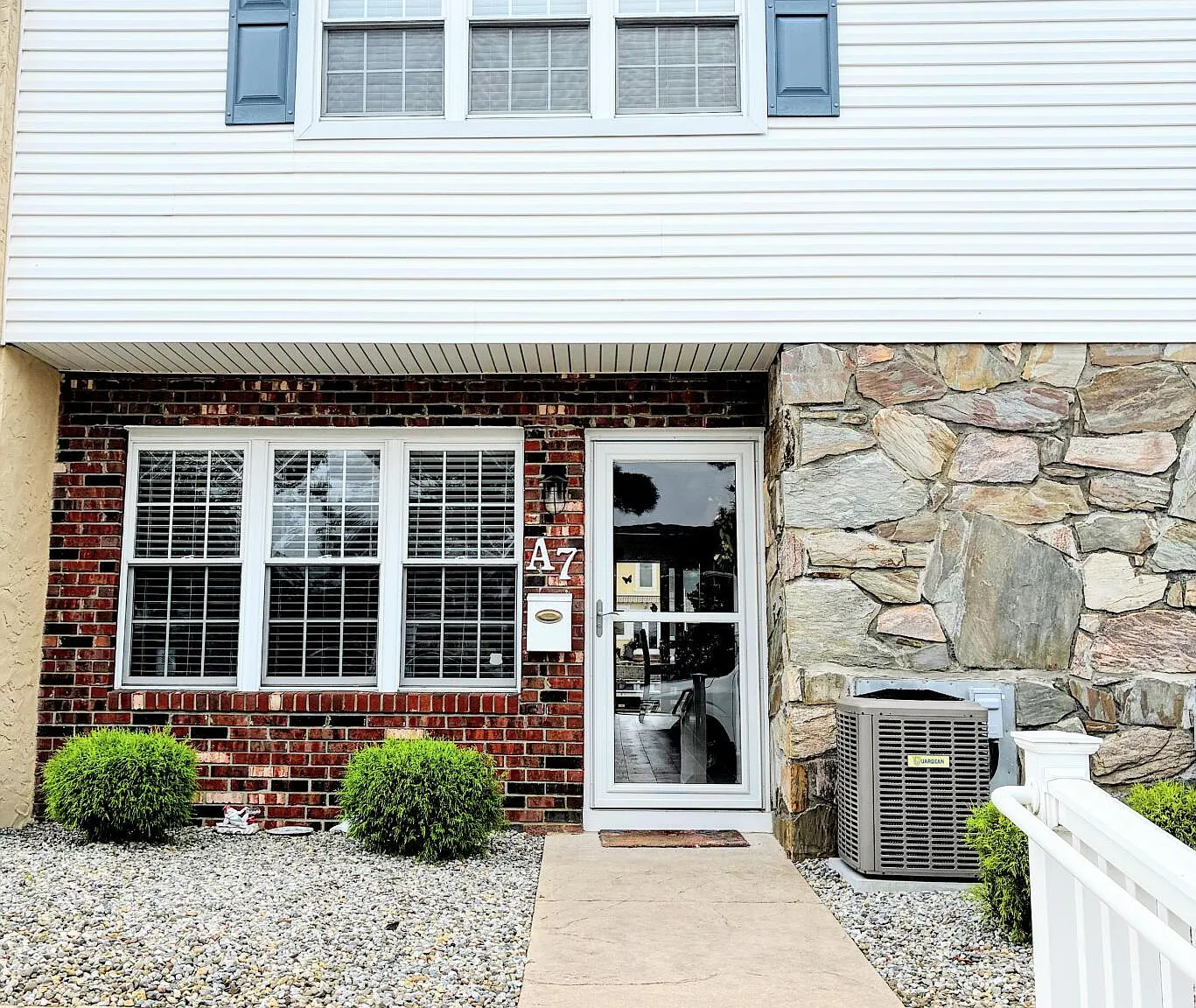 3 bed, 1.5 bath, 1200 sqft, $3,450 — Photo 3