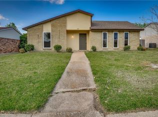 221 Via Altos, Mesquite, TX 75150