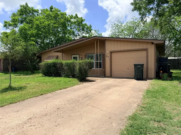 211 N Simpson St, Yorktown, TX 78164