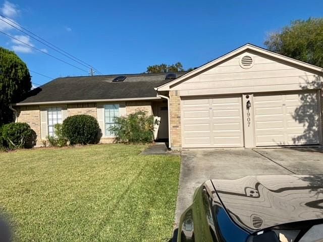 1st image of 1907 Pilgrims Point Dr