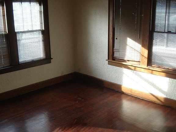 3rd image of 310-312 S Gardiner Ave