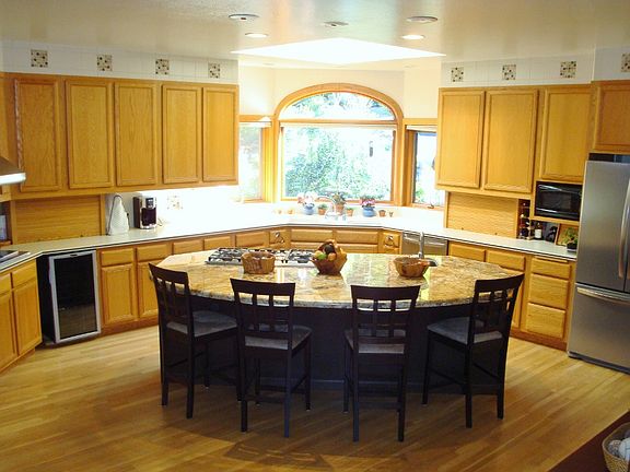 Gourmet kitchen