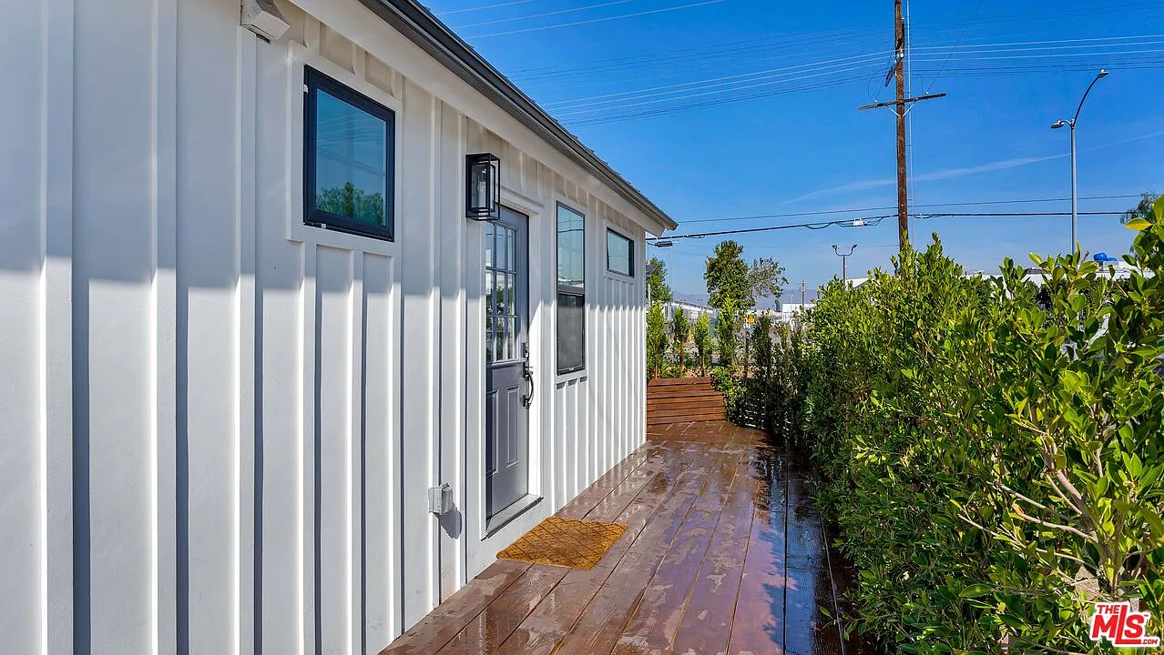 1 bed, 1.0 bath, 398 sqft, $2,100 — Photo 3