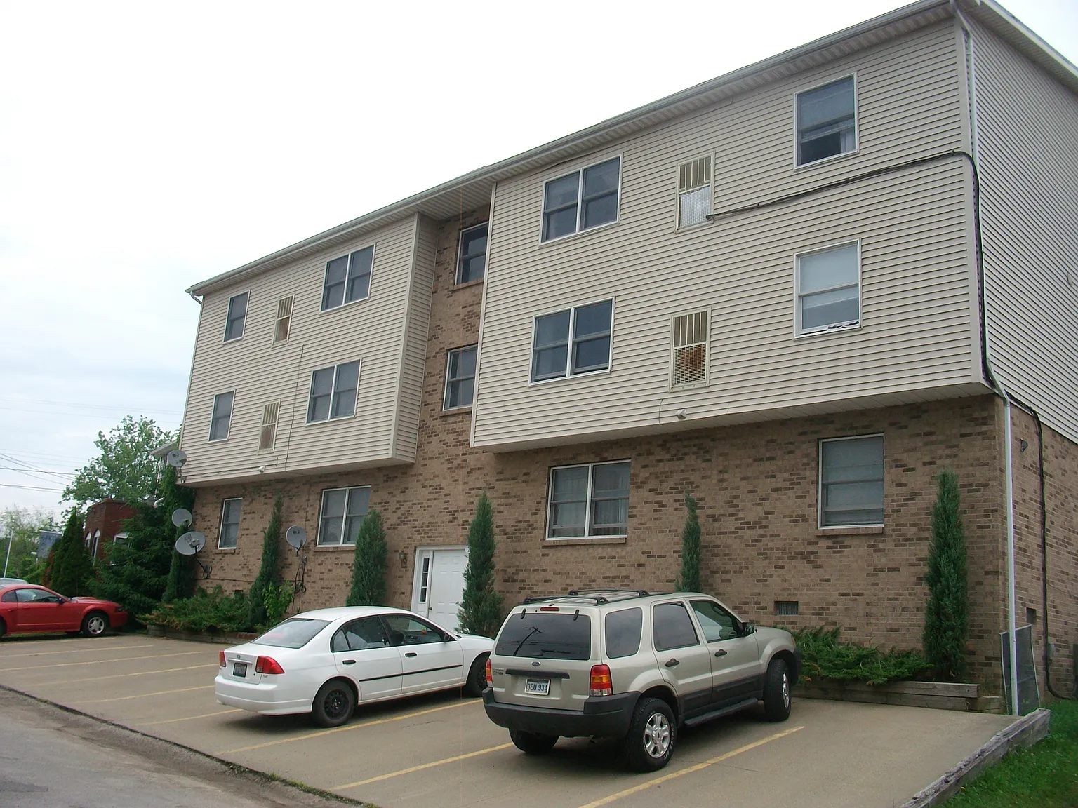 2 bed, 700 sqft, $725 — Photo 1