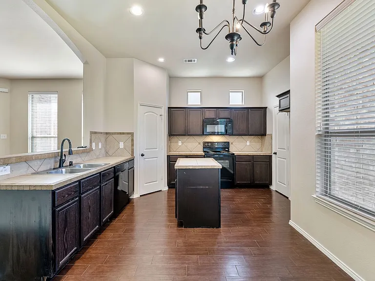 341 Orbit Dr — Photo 6