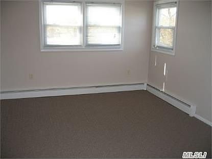 4th image of 104 Wyona Ave