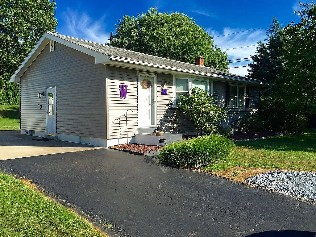 1323 Manor Blvd photo 1