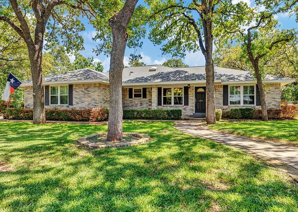 1st image of 105 SE Cristol Dr