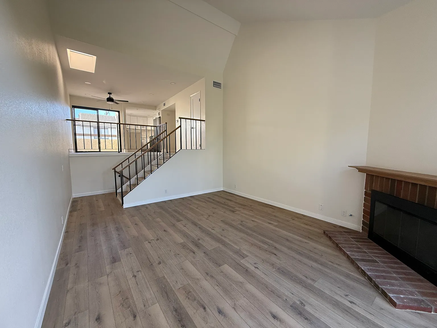 2 bed, 1020 sqft, $2,700 — Photo 3