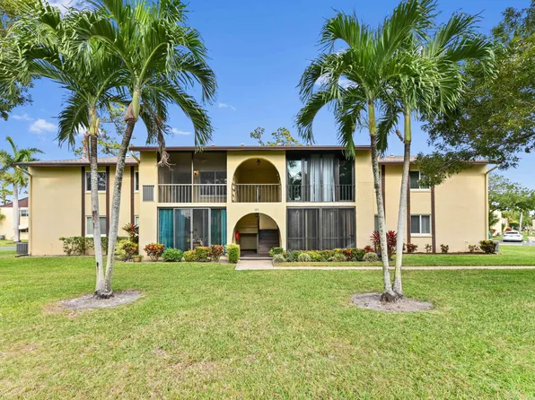 303 Pine Ridge Circle #C-2, Greenacres, FL 33463