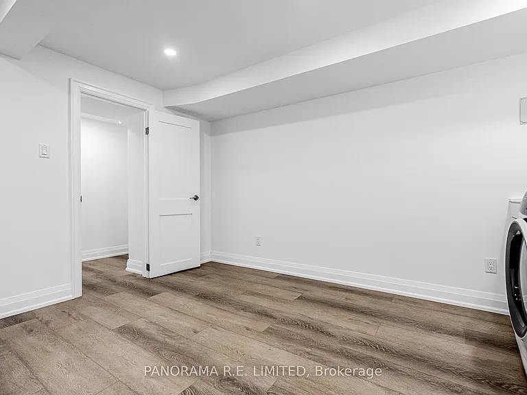 674 Netherton Cres #LOWER — Photo 11
