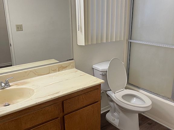 5th image of 212 S Glenwood Pl APT E