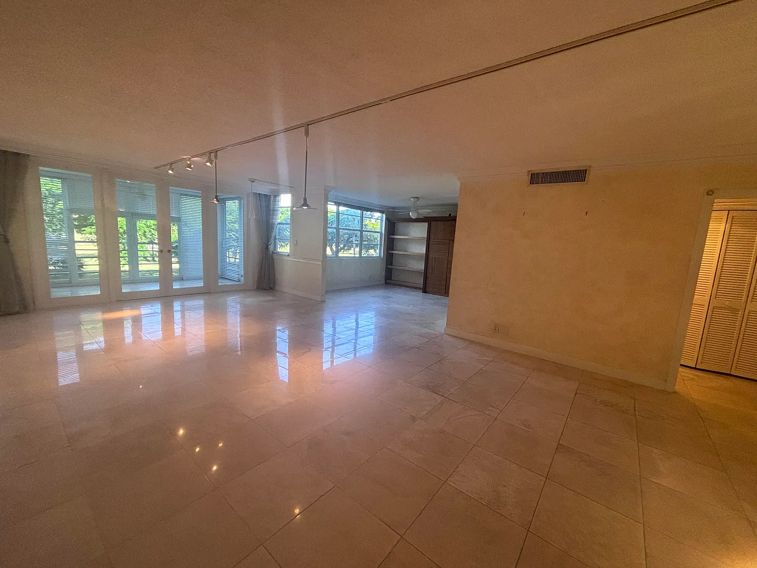 2 bed, 2.5 bath, 1620 sqft, $2,500 — Photo 2