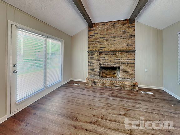 2nd image of 408 NW Palmer Dr